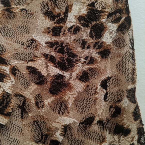 Cute Leopard Print Top - Picture 3 of 4